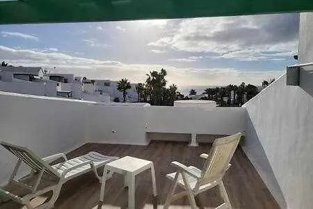 Fantastico Con Terraza Y Vistas Al Mar