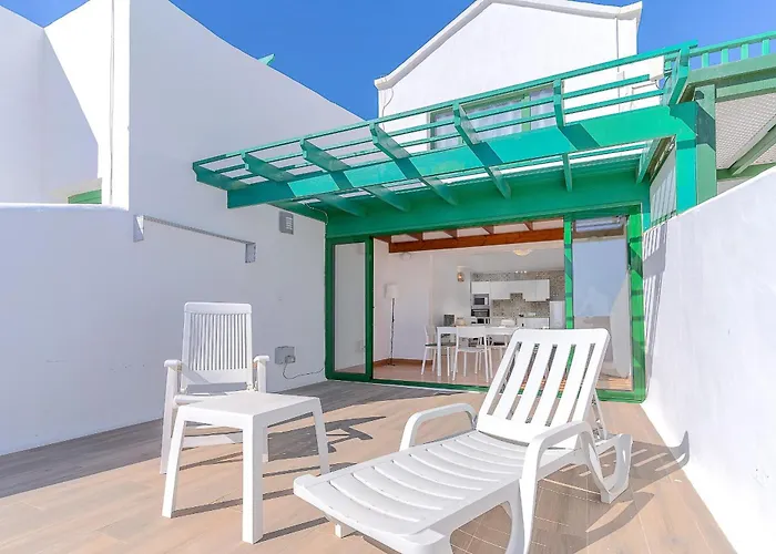 Fantastico Con Terraza Y Vistas Al Mar Costa Teguise